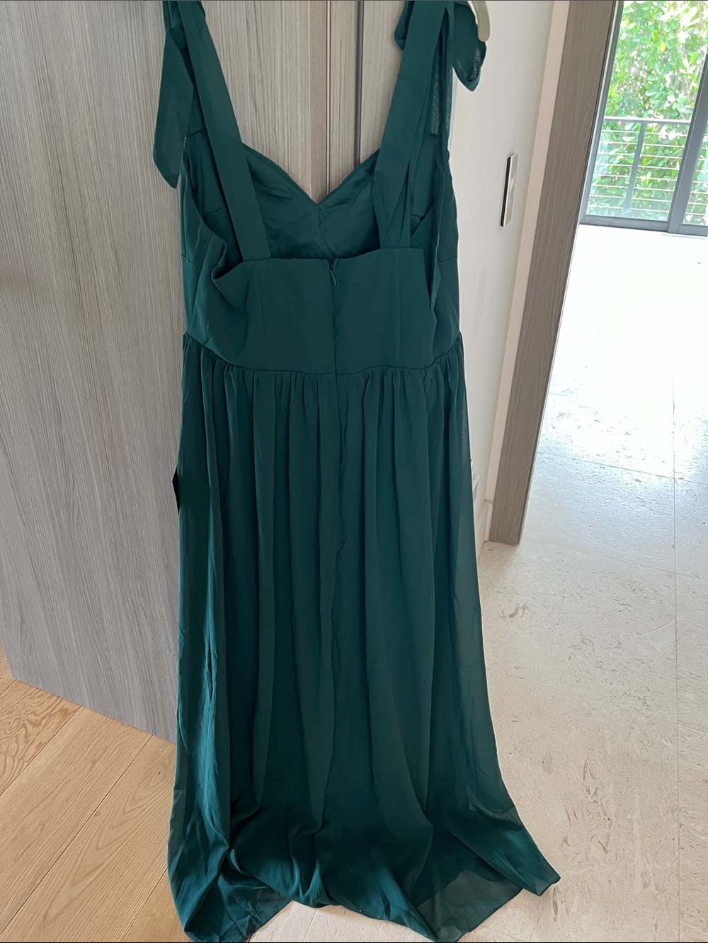 Elegant Green Maxi Dress with Side Slit - Picture 9 of 9